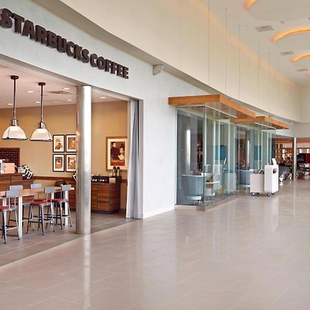ניסקו Renaissance Edmonton Airport Hotel מראה חיצוני תמונה
