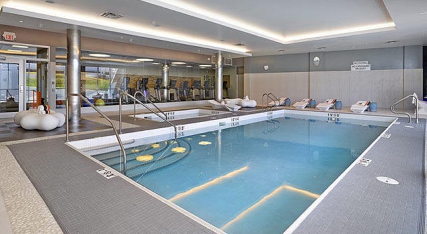ניסקו Renaissance Edmonton Airport Hotel מראה חיצוני תמונה