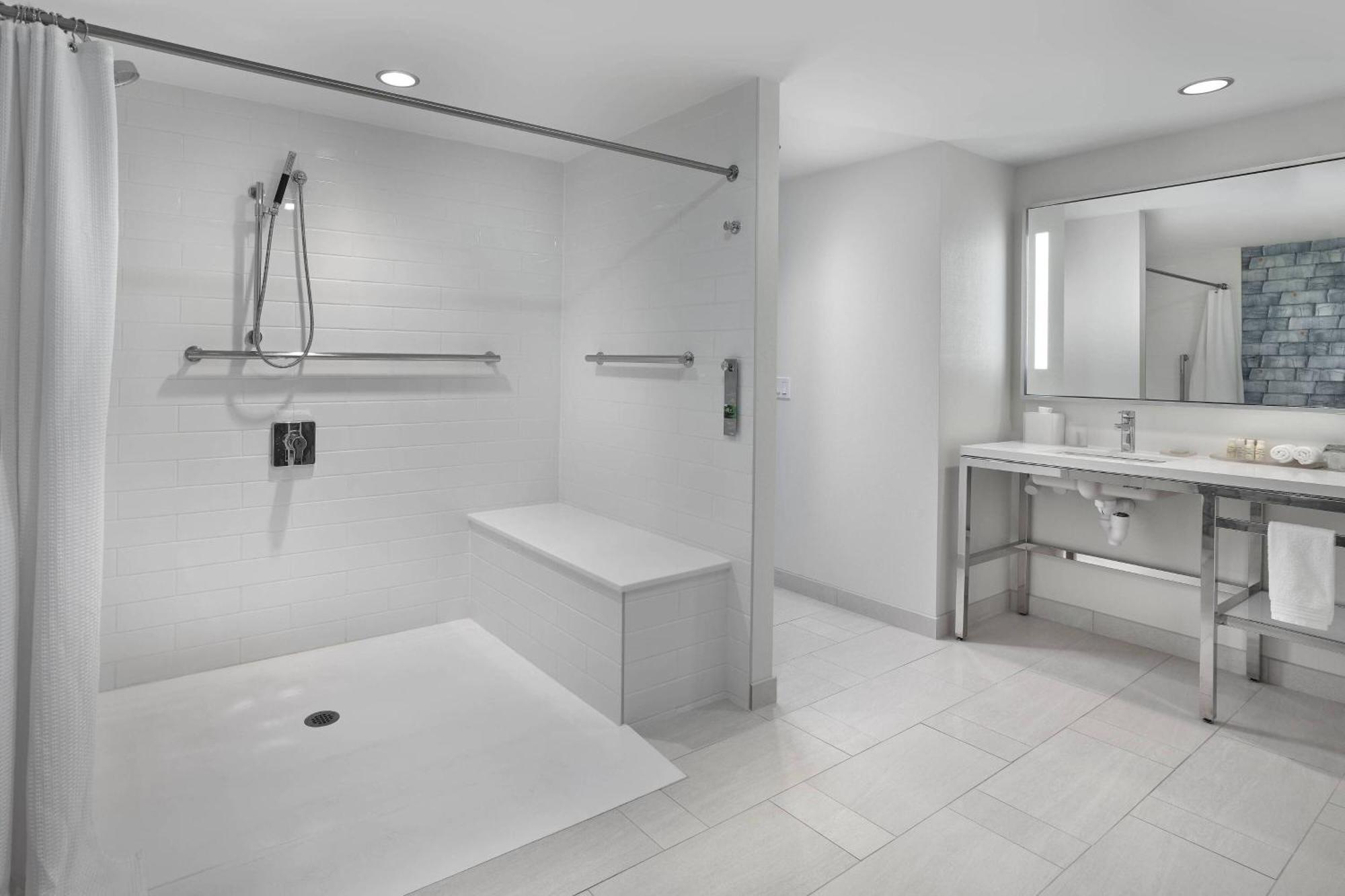 ניסקו Renaissance Edmonton Airport Hotel מראה חיצוני תמונה