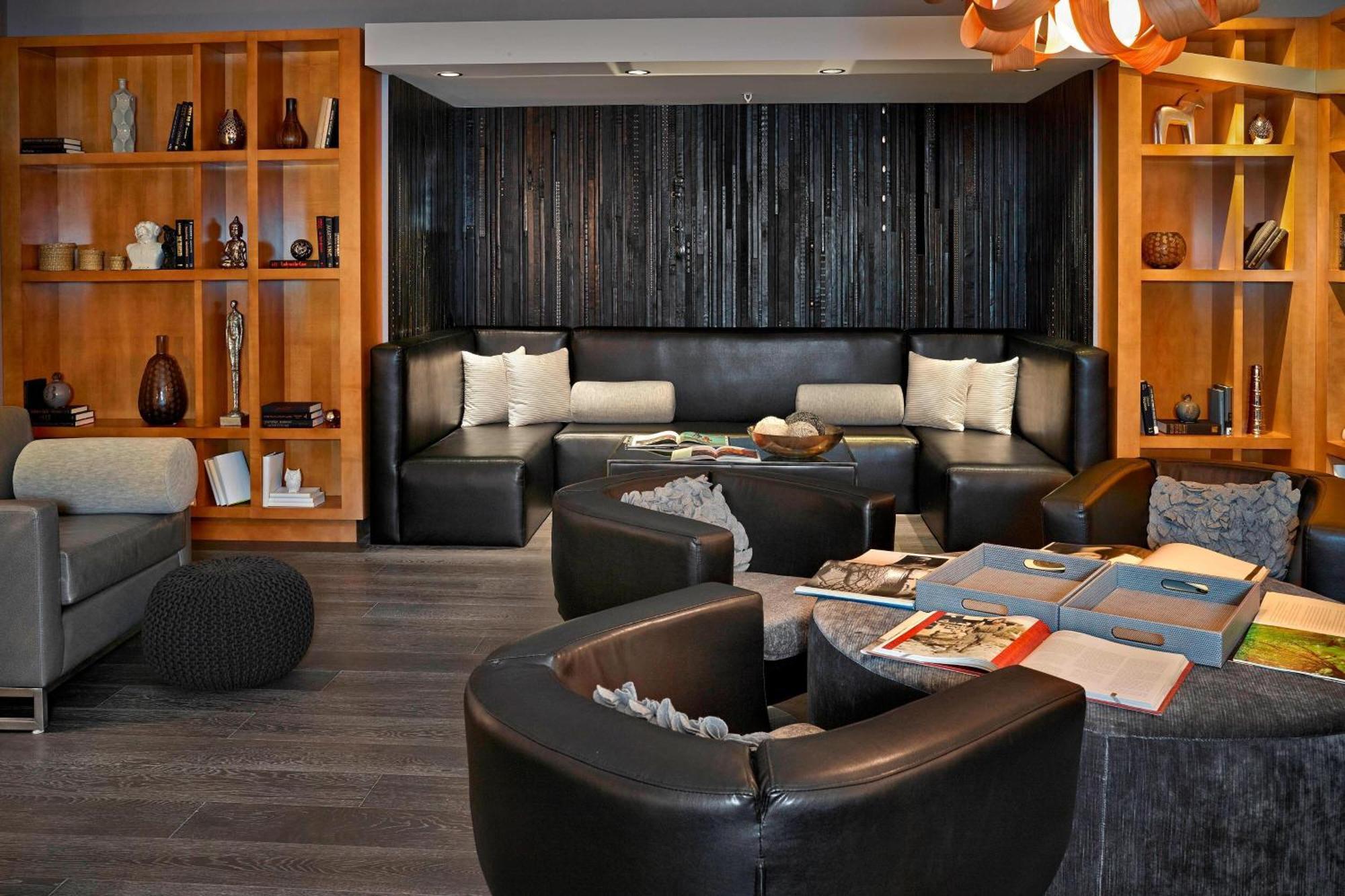 ניסקו Renaissance Edmonton Airport Hotel מראה חיצוני תמונה
