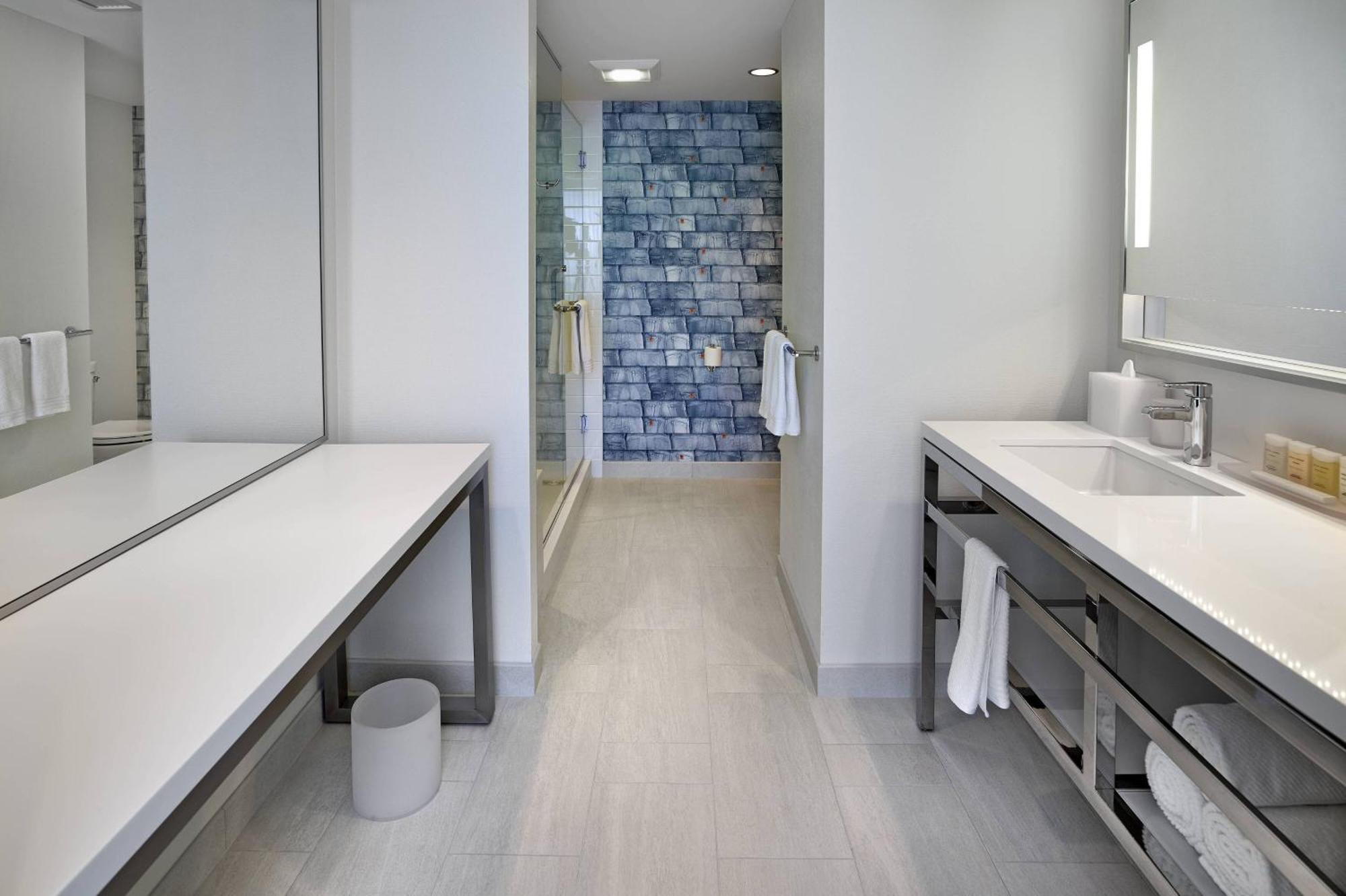 ניסקו Renaissance Edmonton Airport Hotel מראה חיצוני תמונה
