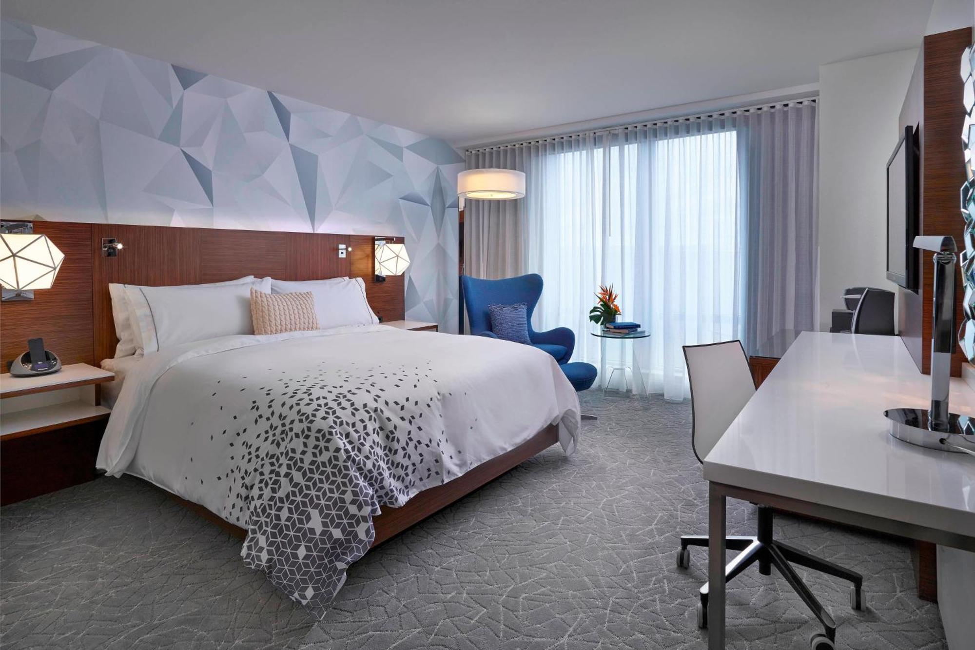 ניסקו Renaissance Edmonton Airport Hotel מראה חיצוני תמונה