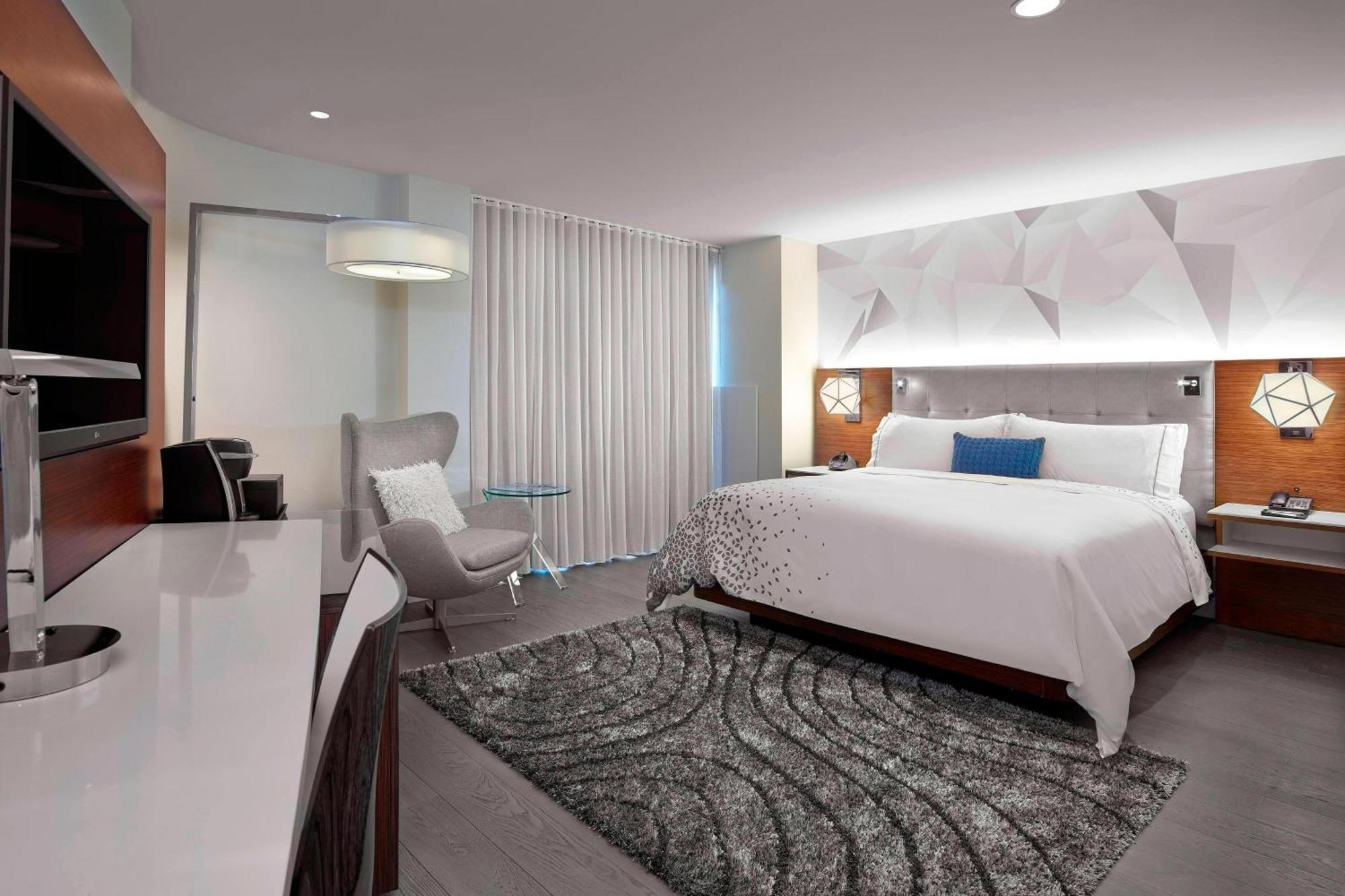 ניסקו Renaissance Edmonton Airport Hotel מראה חיצוני תמונה