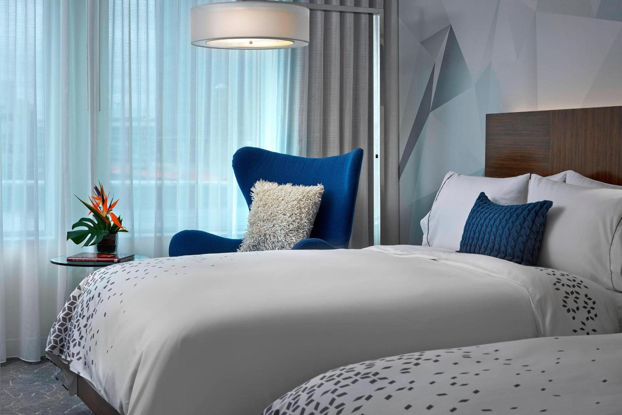 ניסקו Renaissance Edmonton Airport Hotel מראה חיצוני תמונה