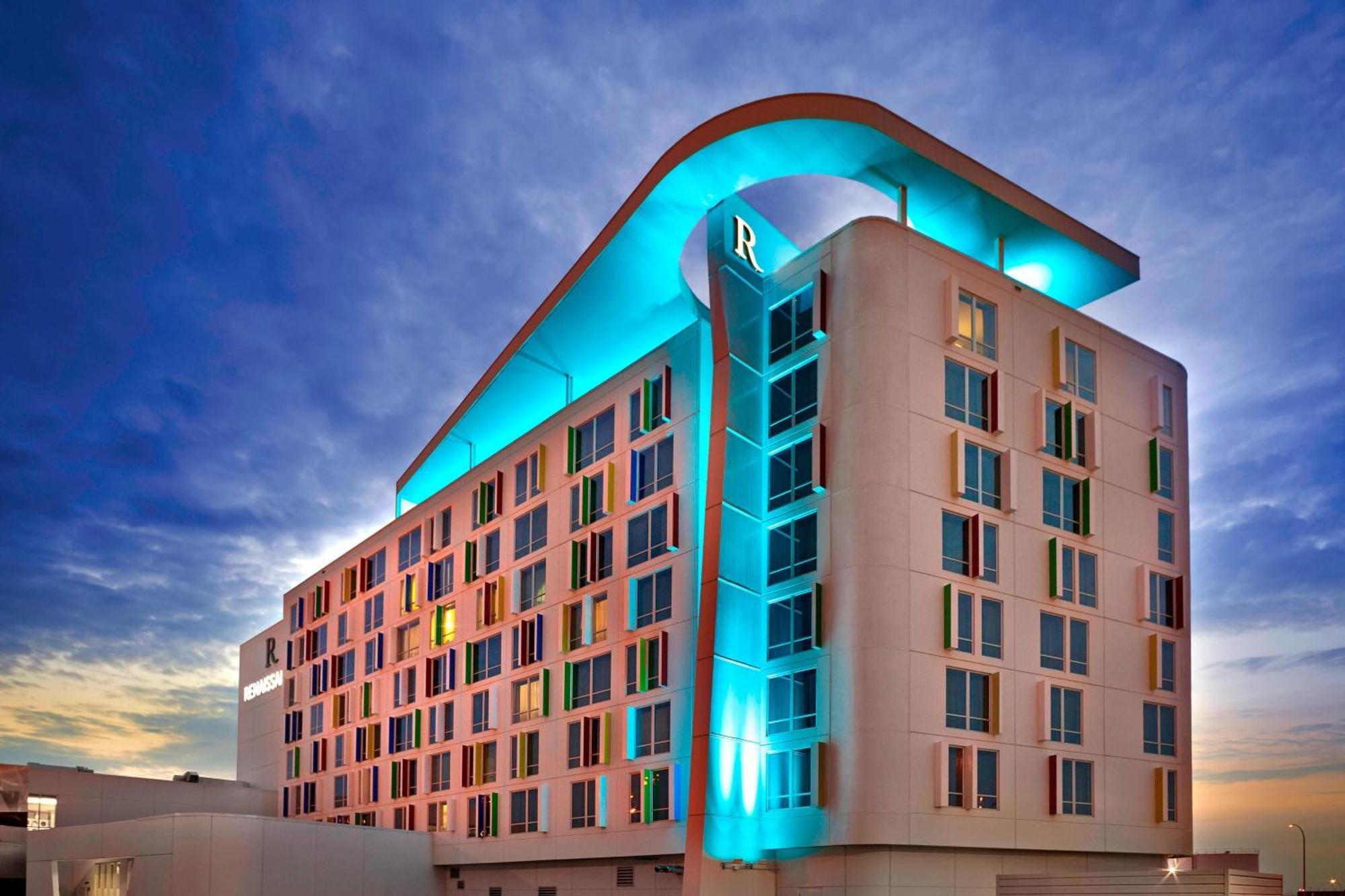 ניסקו Renaissance Edmonton Airport Hotel מראה חיצוני תמונה